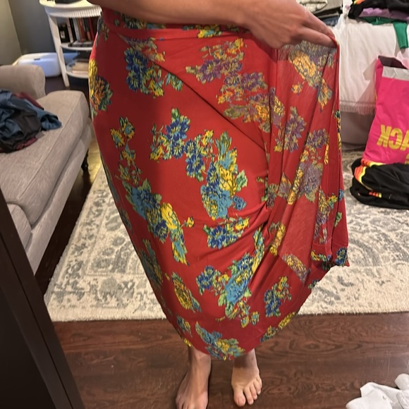 Urban Outfitters Red Floral Midi skirt - Picture 3 of 6